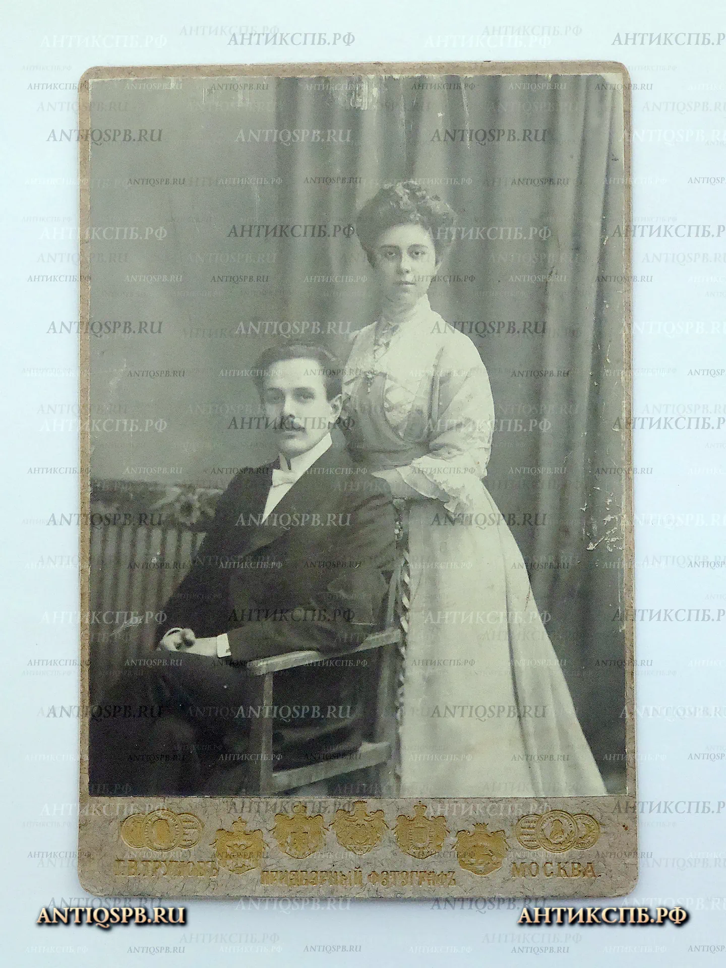 Фотография старинная “Портрет мужчины и женщины в фотоателье В.Г. Трунова”. Тверская Д. Лямина. Москва. Россия. Нач. ХХ века. № 33820.2